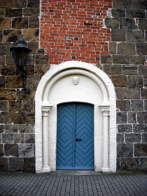 Tor der St. Matthus Kirche in Rodenkirchen