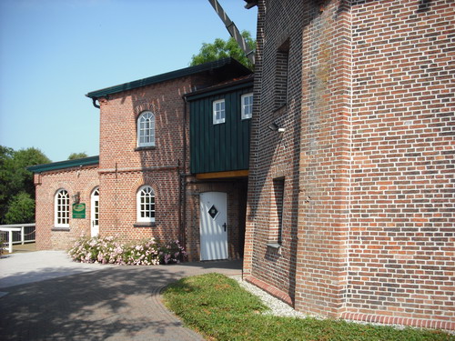 Nebengeb�ude der Windm�hle in Hinte.