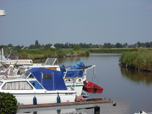 Bootshafen bei der Windm�hle in Larrelt.