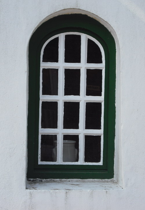 Bogenfenster der Windm�hle in Larrelt.