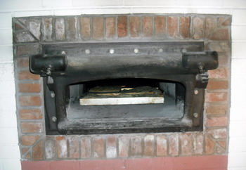 Backofen im Seitengeb�ude.