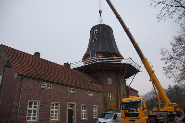 Aufbau der Windm�hle in Backemoor 