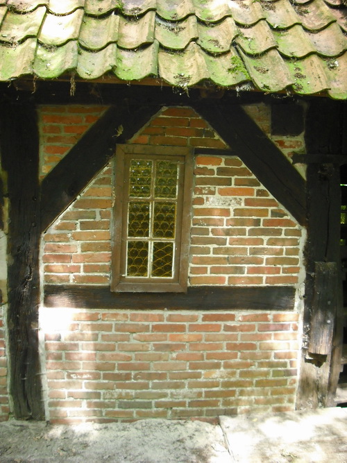 Seitenansicht des M�hlenhauses. Die Wasserm�hle in Howiek bei Westerstede